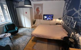 Ava Apartment,Speed Wi Fi,Netflix,Between Bus And Train Station